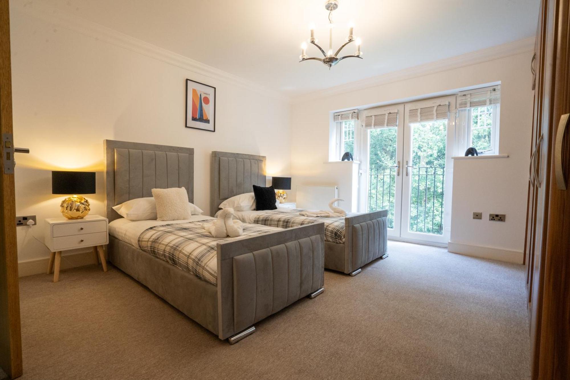 Вилла Emirates House, Luxe 5 Bed, With King Sized Beds, Next To Aiport & Nec, Jlr 5 Mins Marston Green Экстерьер фото