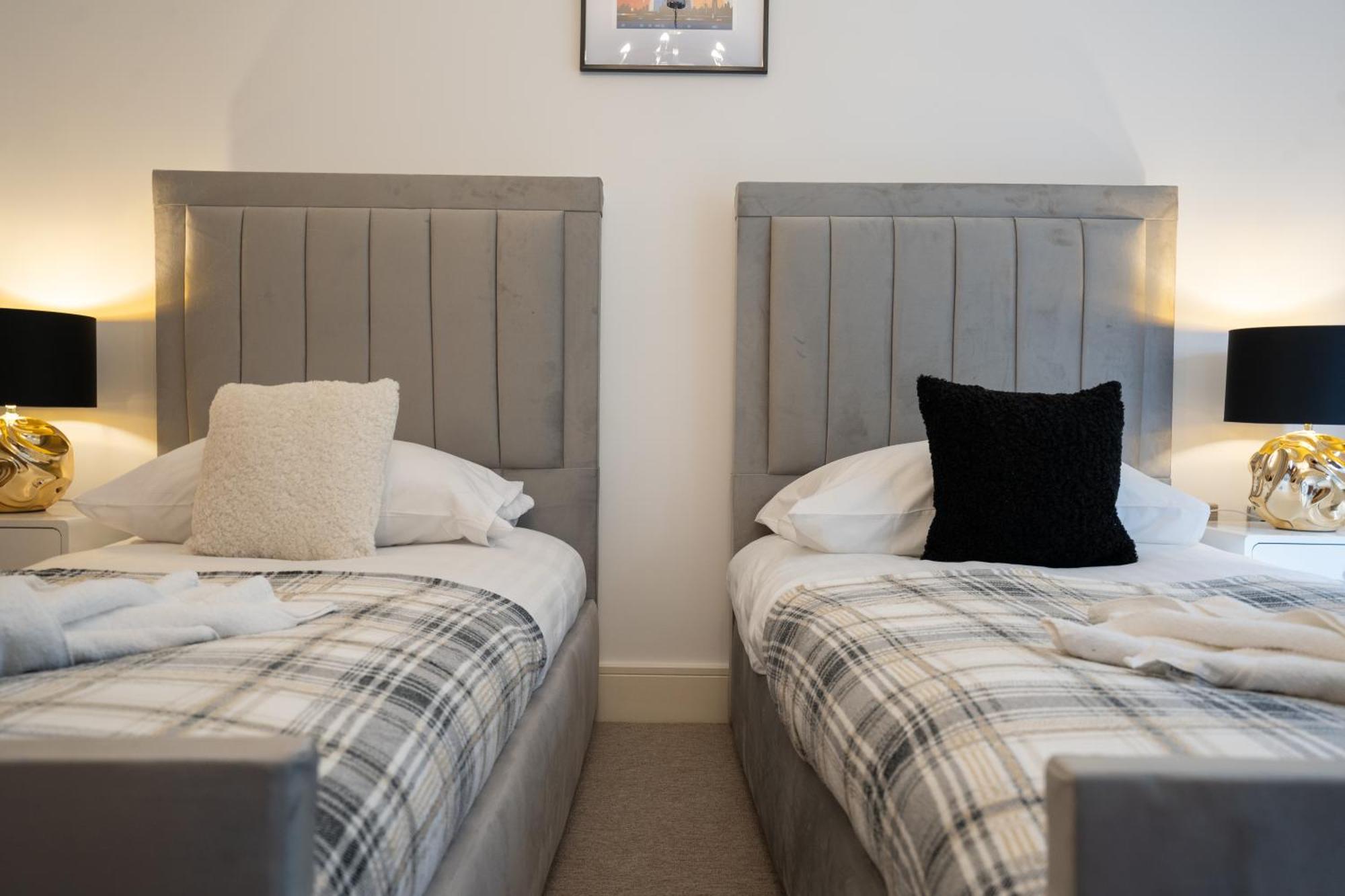 Вилла Emirates House, Luxe 5 Bed, With King Sized Beds, Next To Aiport & Nec, Jlr 5 Mins Marston Green Экстерьер фото
