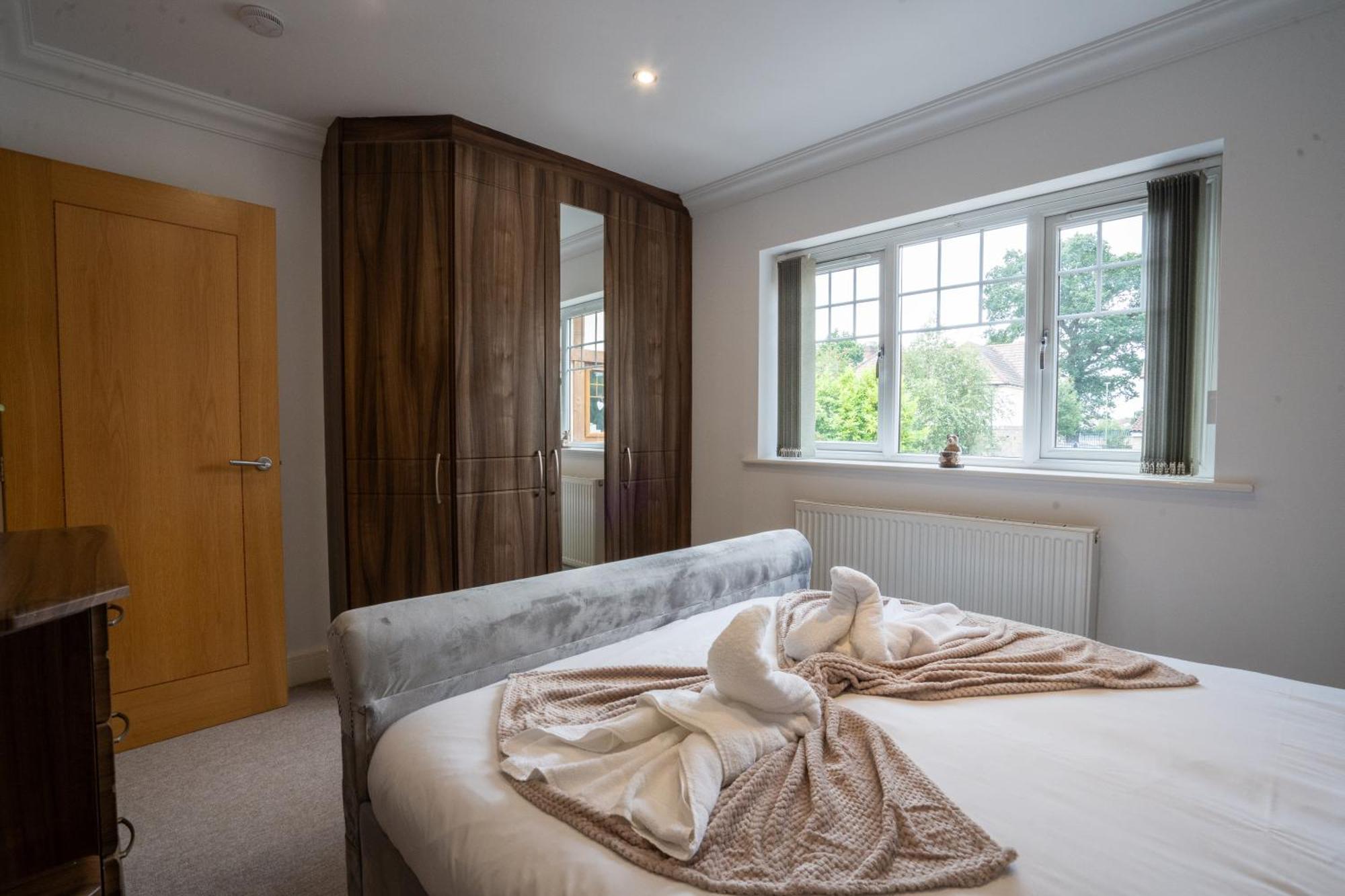 Вилла Emirates House, Luxe 5 Bed, With King Sized Beds, Next To Aiport & Nec, Jlr 5 Mins Marston Green Экстерьер фото