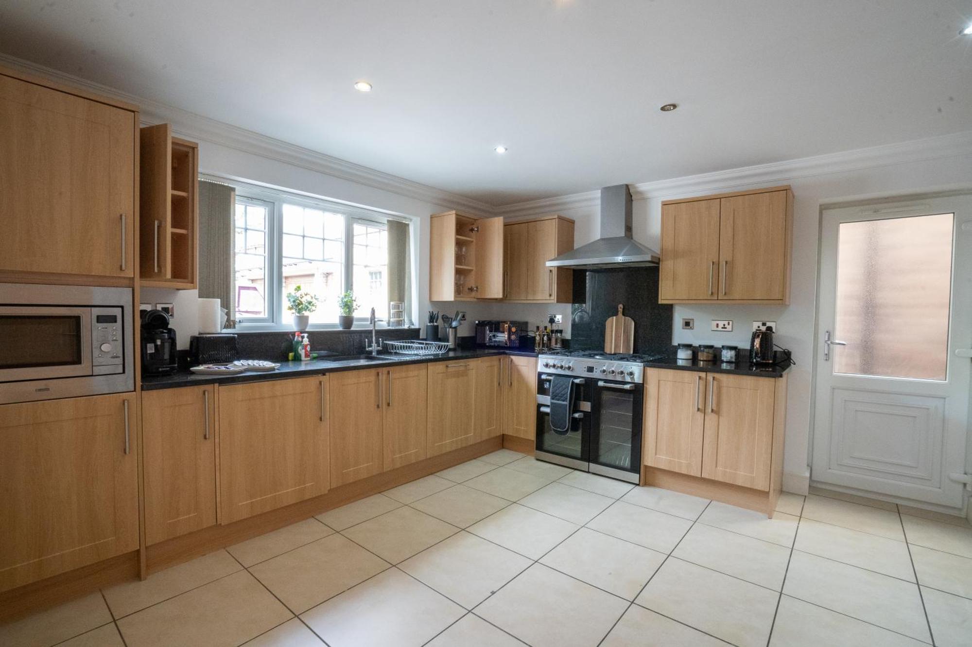 Вилла Emirates House, Luxe 5 Bed, With King Sized Beds, Next To Aiport & Nec, Jlr 5 Mins Marston Green Экстерьер фото