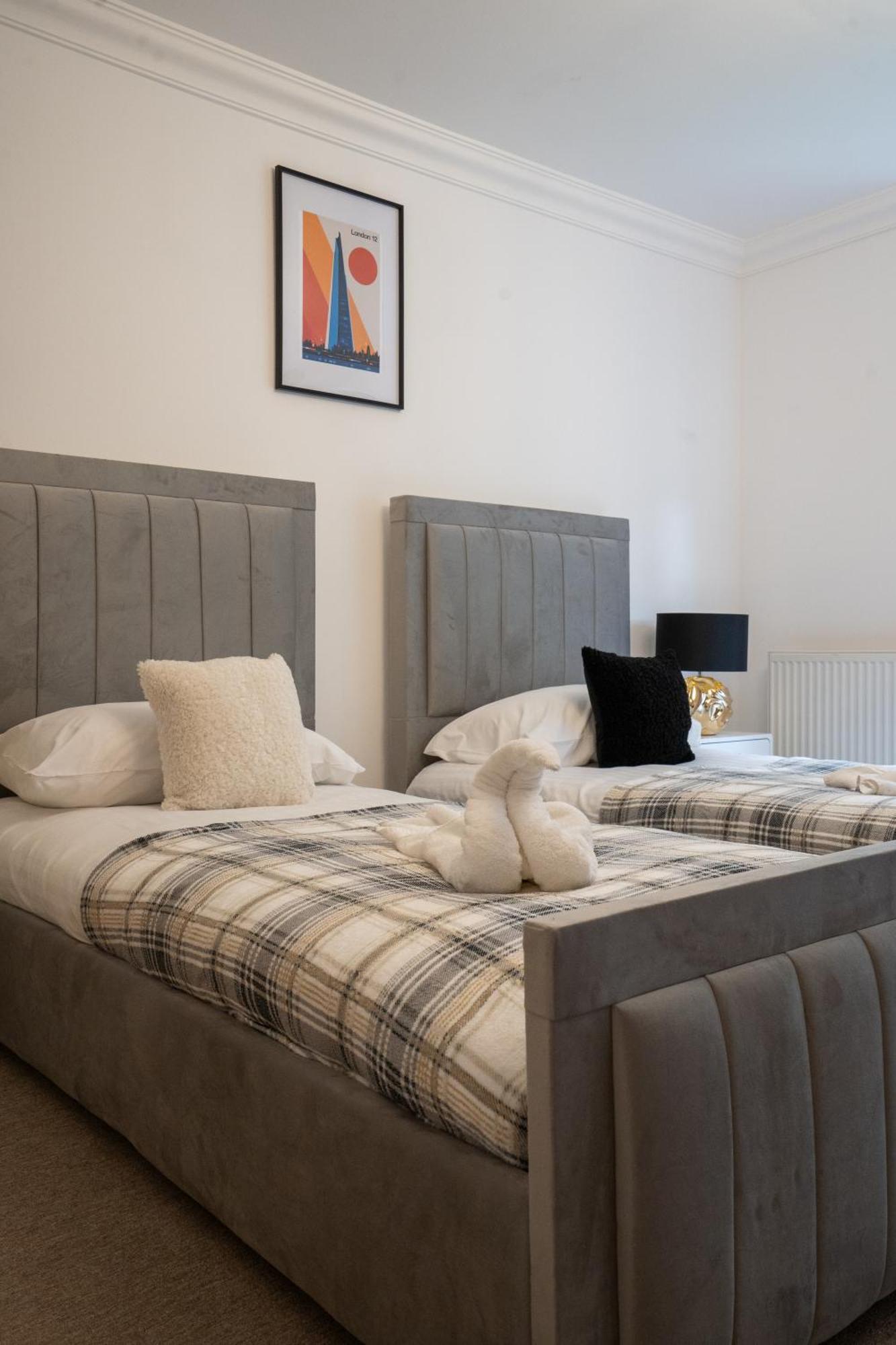 Вилла Emirates House, Luxe 5 Bed, With King Sized Beds, Next To Aiport & Nec, Jlr 5 Mins Marston Green Экстерьер фото