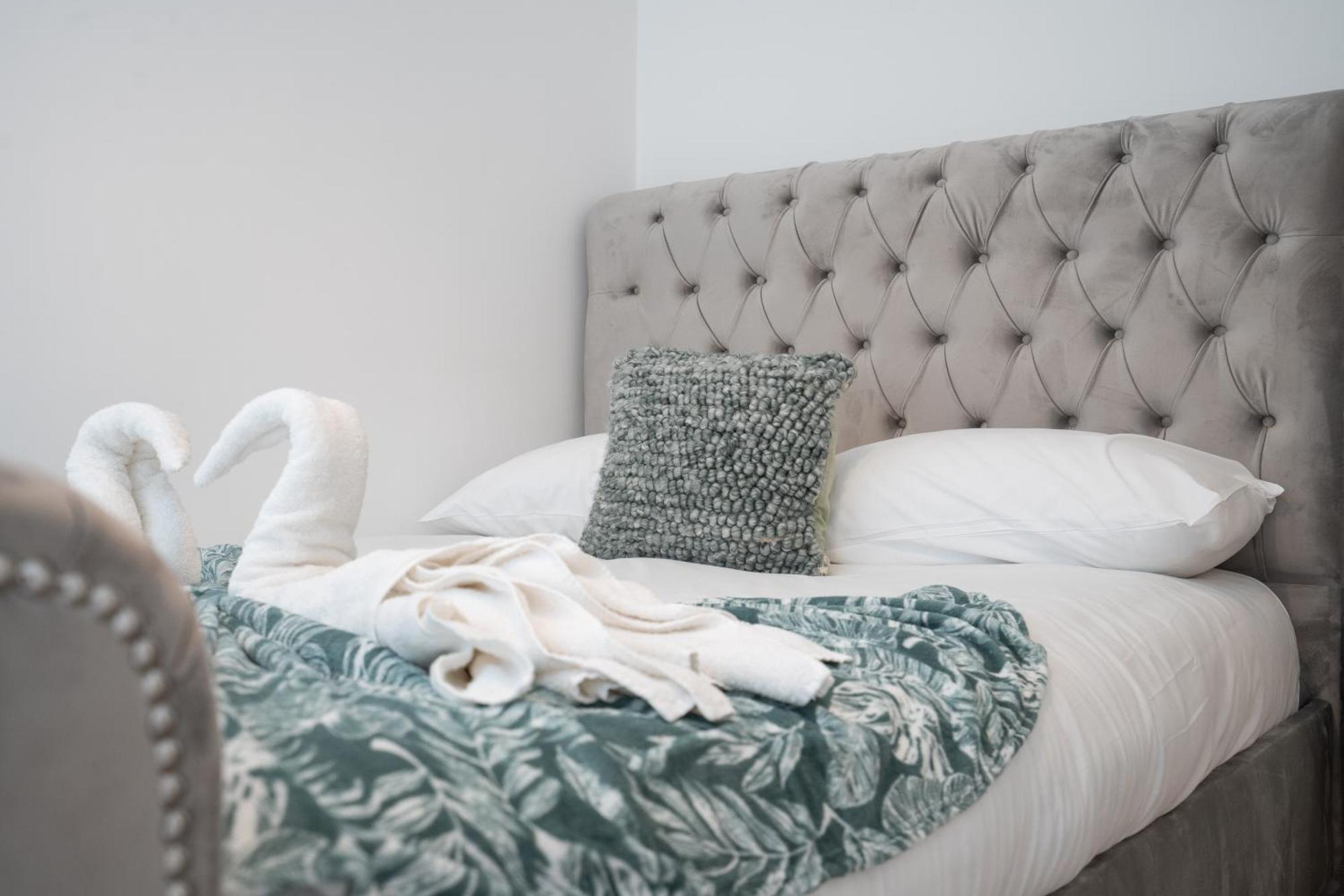Вилла Emirates House, Luxe 5 Bed, With King Sized Beds, Next To Aiport & Nec, Jlr 5 Mins Marston Green Экстерьер фото